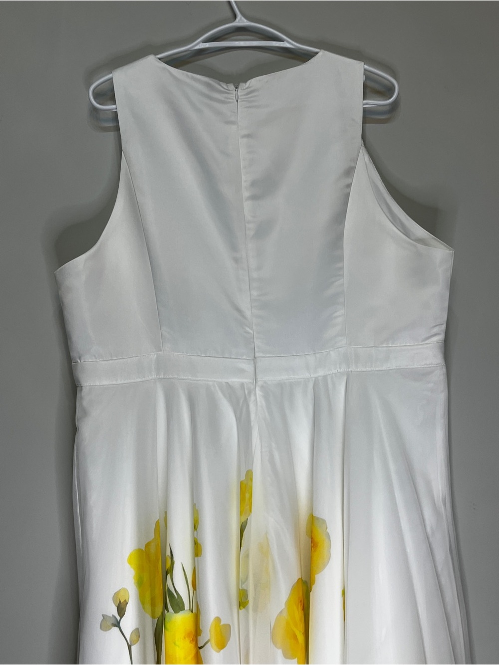 NWT Gorgeous White Midi Dress with Yellow Floral Accents - Picture 8 of 11
